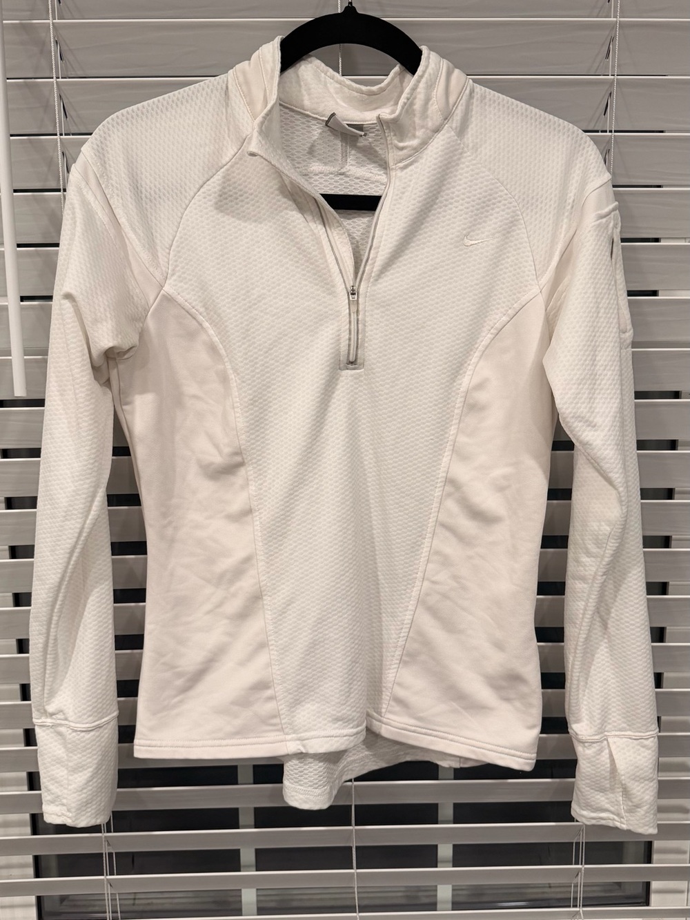 Nike White women’s Half-Zip PPullover